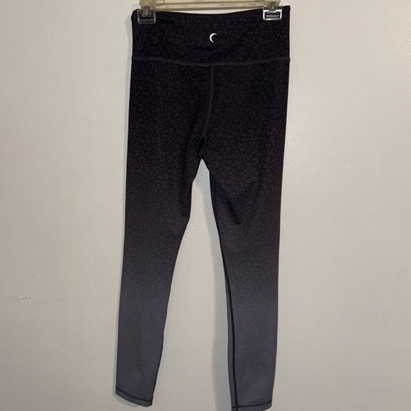 🌹ZYIA ACTIVE ANIMAL PRINT LEGGINGS - Picture 4 of 5
